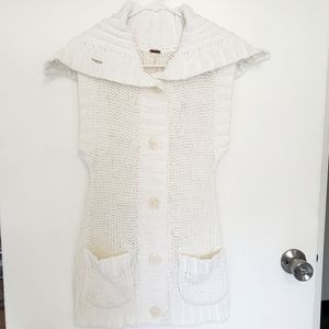 EUC (Worn Once) Free People Extra Small (XS) Heavy, Sleeveless Button-up Sweater